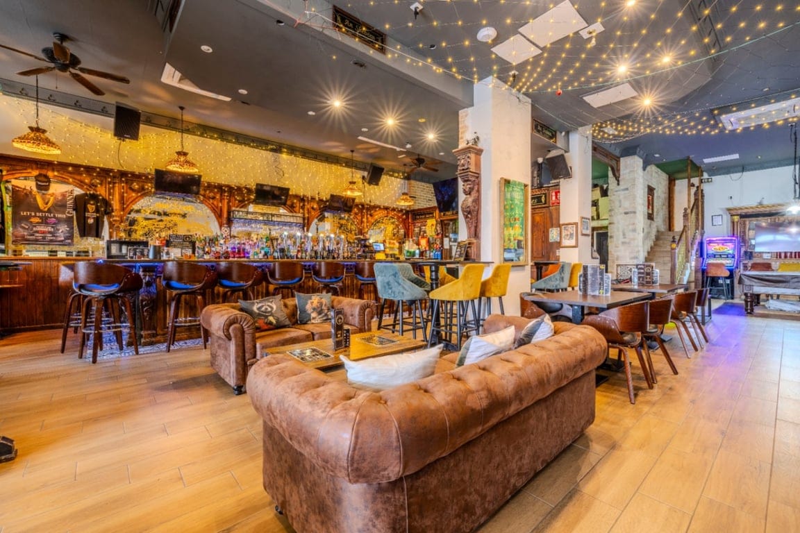 Pub for sale in prime Arenal location in Javea