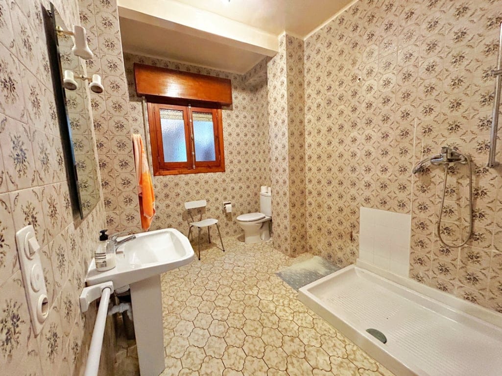 Two homes in one with 5 rooms for investment in Benissa village. - Foto 2