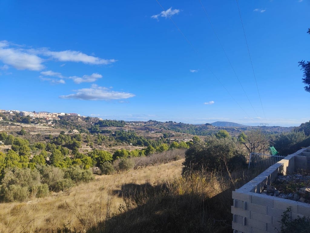 12,137 m2 plot with a habitable rustic house and beautiful views of the sea and the Peñón de Ifach - Benissa