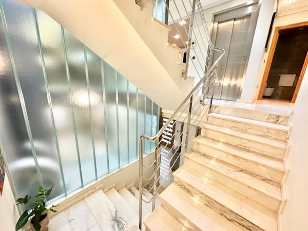 Ruimte, Licht en Ontwerp in een Uniek Huis in Pego - Foto 17