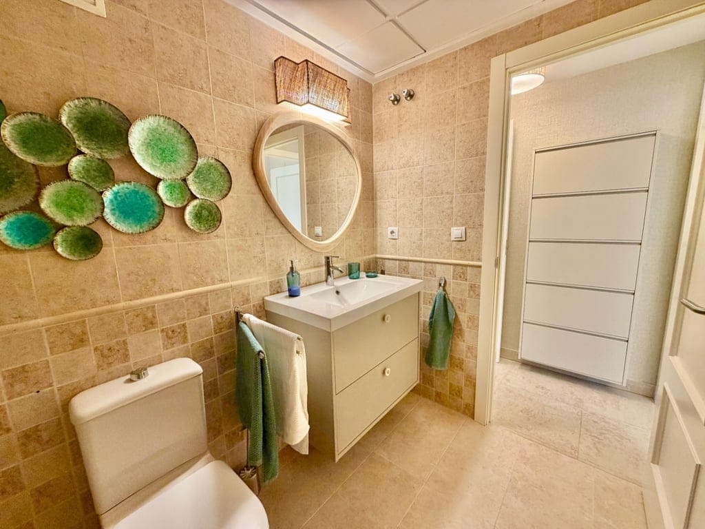 Renovated 1-bedroom apartment in Denia with a communal pool. - Foto 25