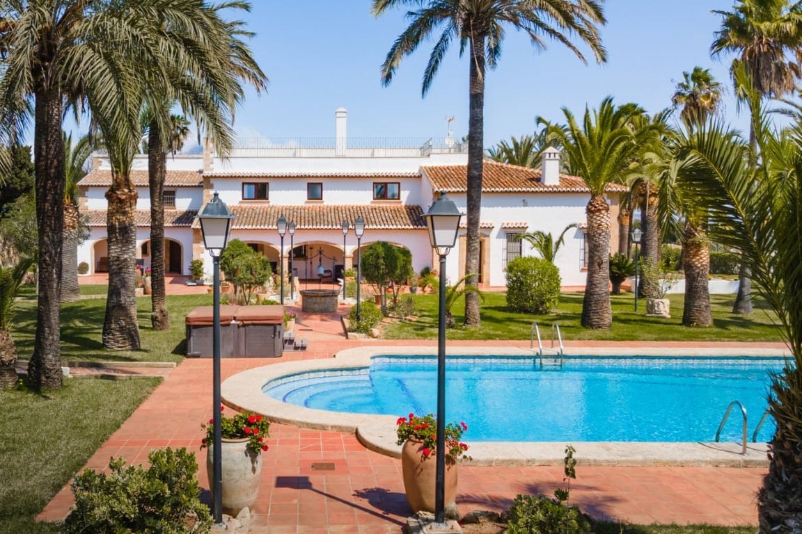 Large Villa with guest house in Jávea and plot 5.835m2 - Foto 2