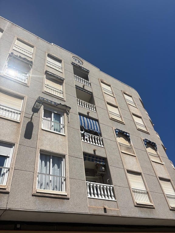 Apartamento en venta de 2 dormitorios en Torrevieja, Alicante. - Foto 36