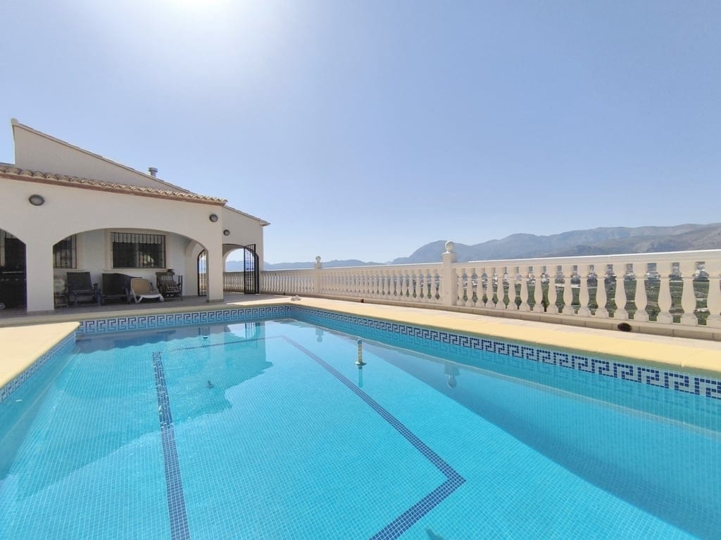 Villa for sale in Pego