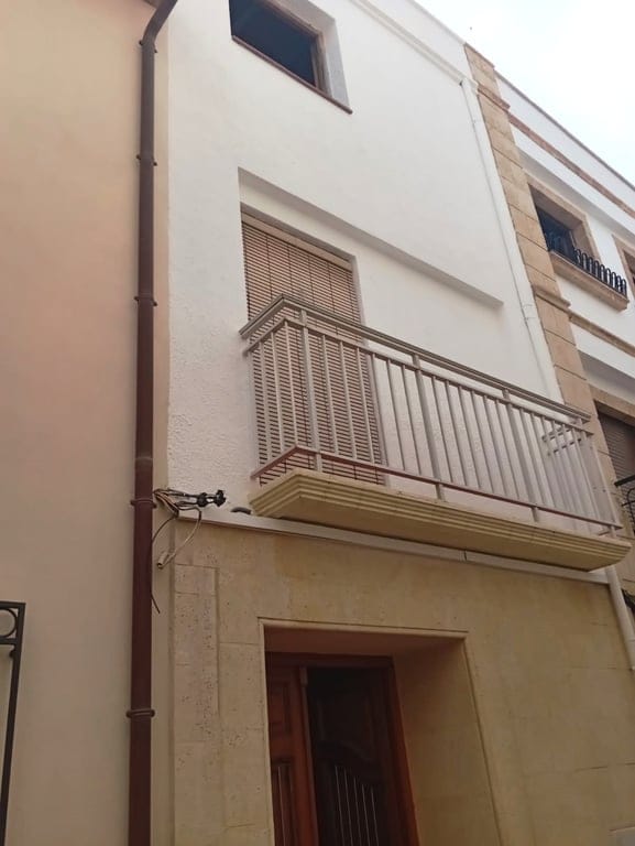 For sale semi-reformed village house