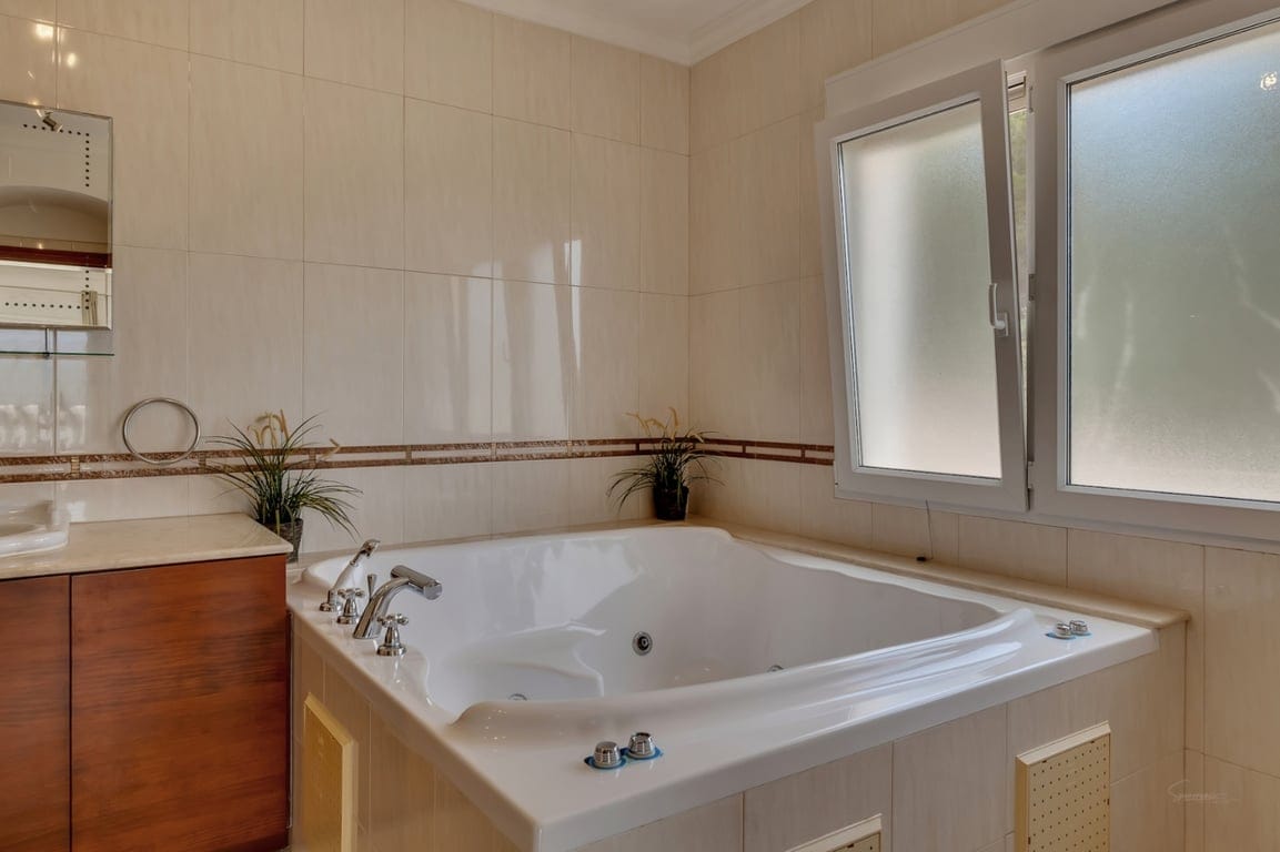 Villa met vrij uitzicht in een rustige omgeving dicht bij het centrum van de stad Jávea - Foto 36