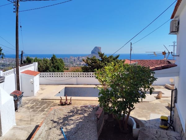 Villa en venta con 3 dormitorios , piscina y vistas al mar. - Foto 10