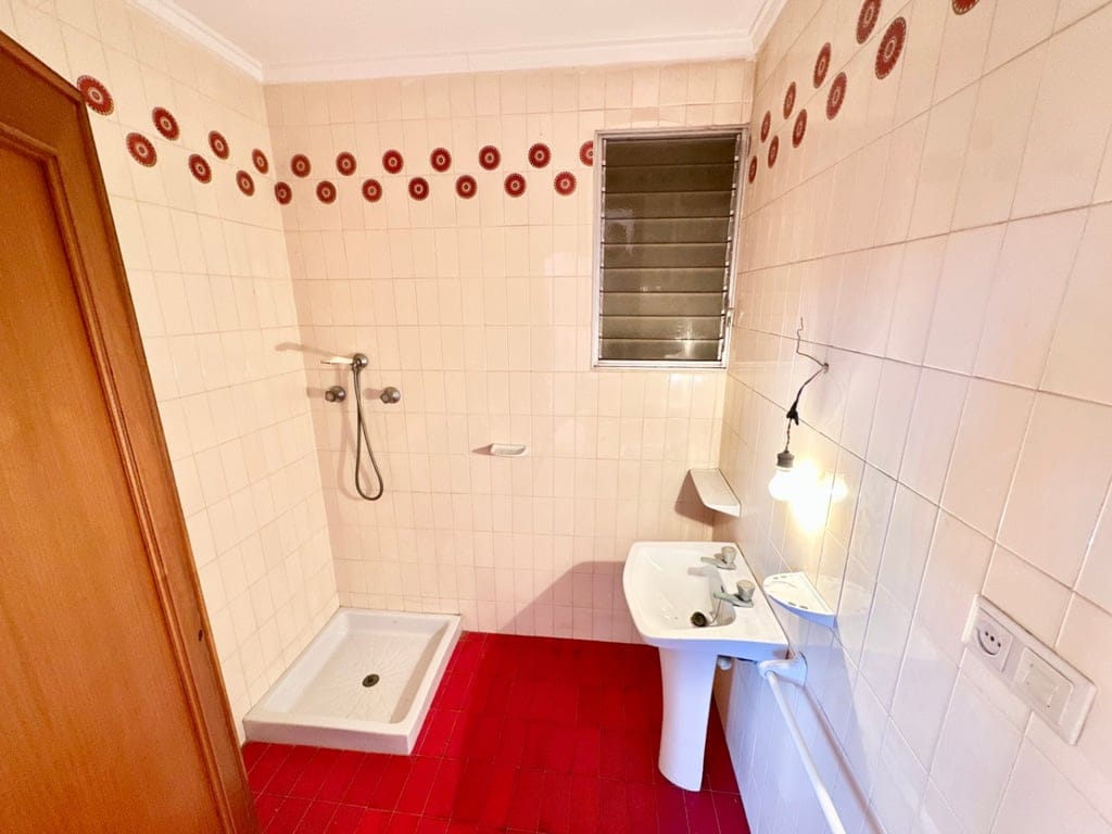 Opportunity: Building with 180 m² Garden and Rooftop with Sea Views - Foto 17