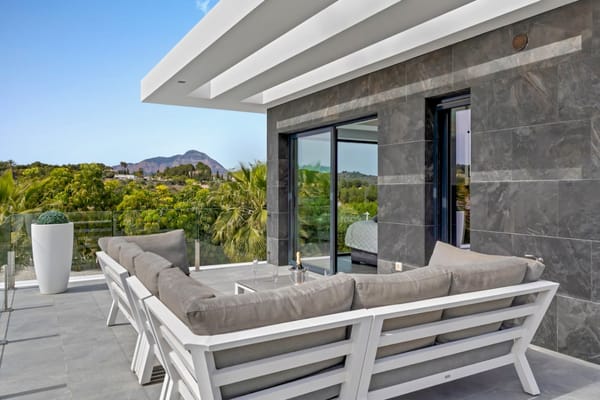¡Espectacular villa (2023) con privacidad y materiales de alta calidad! - Foto 45