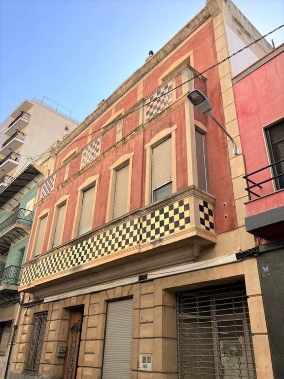 Village house with terrace and patio in Pedreguer