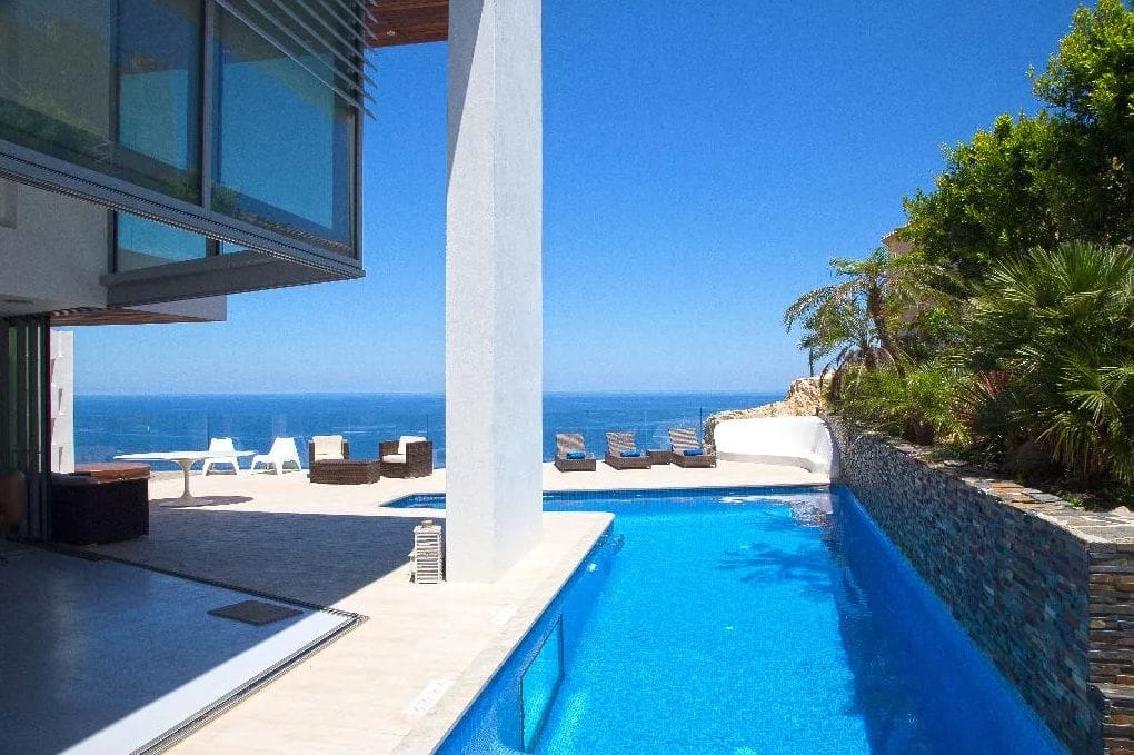 Luxurious modern frontline villa with stunning sea views - Foto 41