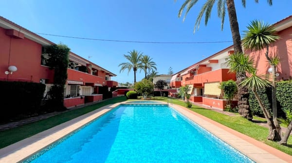 Elegante apartamento de 3 habitaciones con terraza y parking a solo 250 m de la playa. - Foto 1