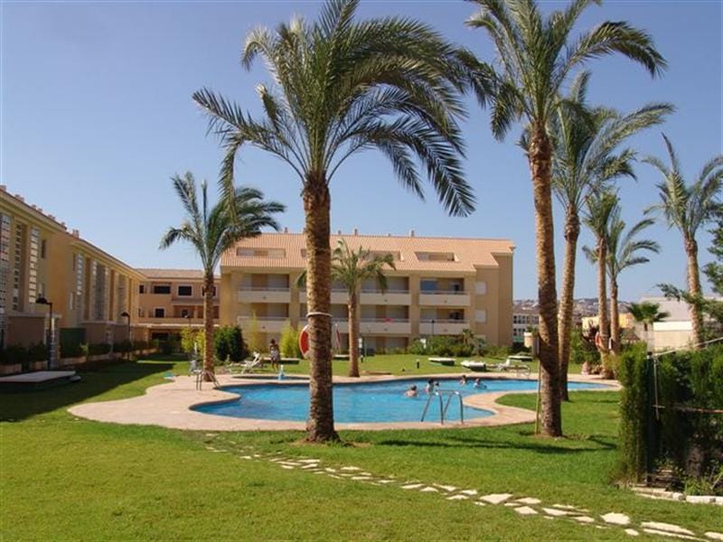 Begane grond appartement met 3 slaapkamers te huur voor lange termijn in Arenal, Javea.