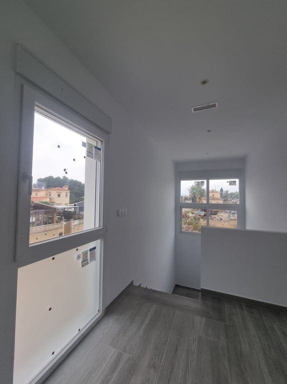 Newly built chalet/villa for sale with 3 bedrooms and a pool. - Foto 14