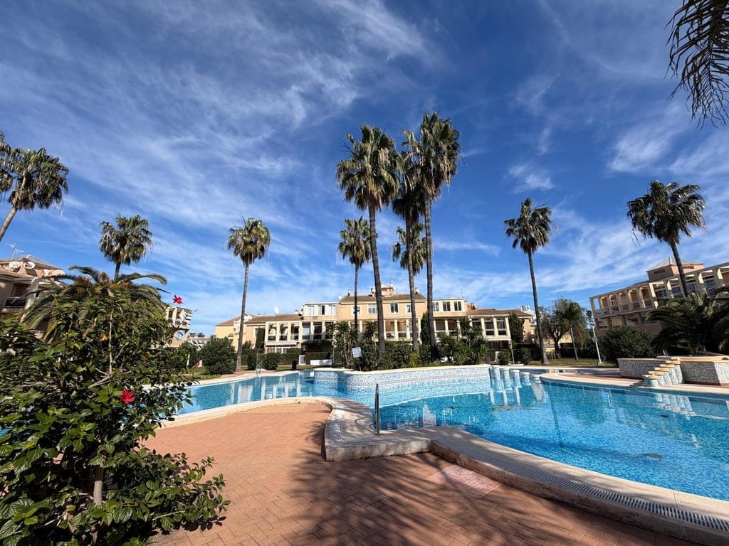 Ground floor with private garden for sale with 2 bedrooms in Playa de les Marines, Denia. - Foto 2