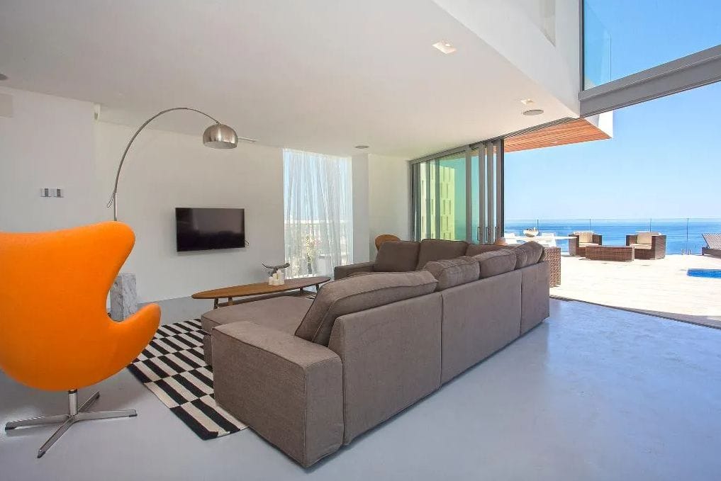 Luxurious modern frontline villa with stunning sea views - Foto 10