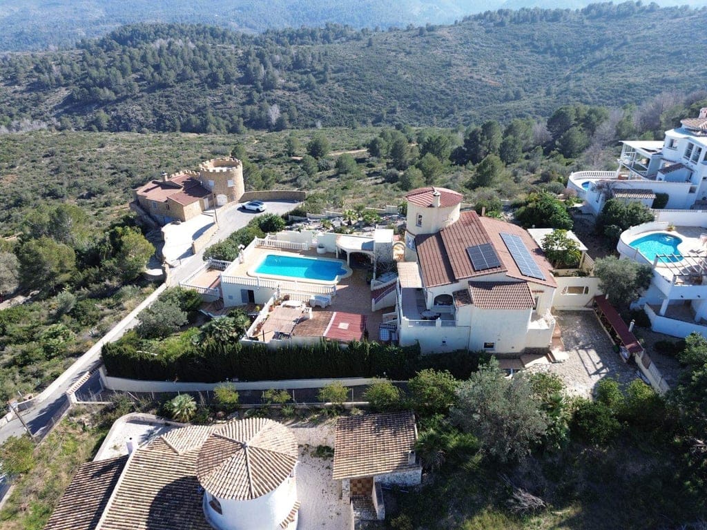 Ruimtelijke villa in Monte Pedreguer, Alicante