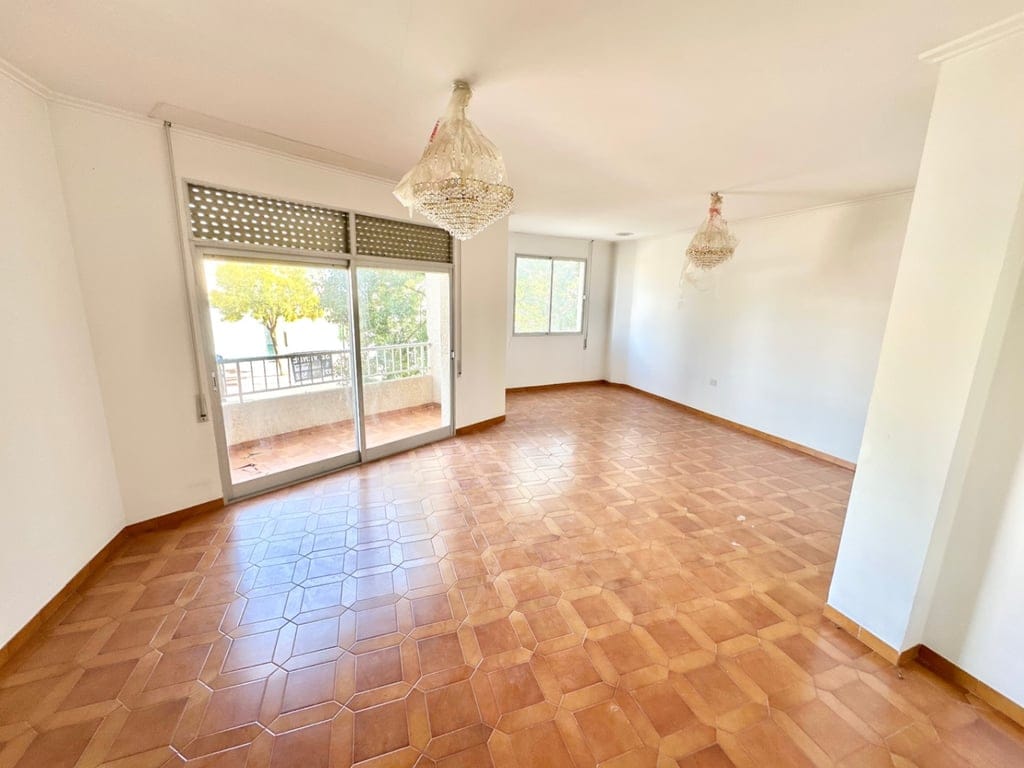 Opportunity: Building with 180 m² Garden and Rooftop with Sea Views - Foto 22