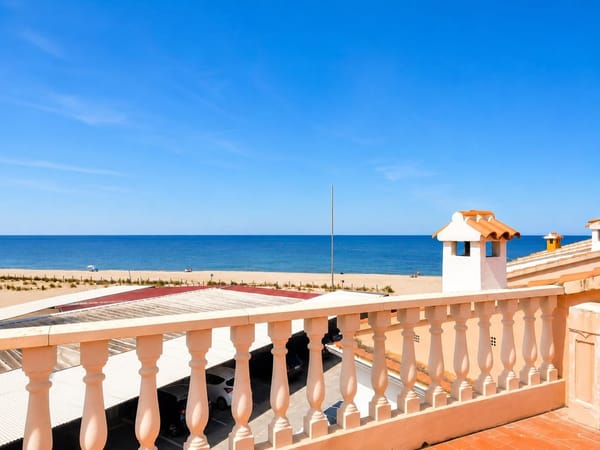 Adosado de 4 dormitorios y vistas al mar en Les Deveses, Dénia - Foto 1