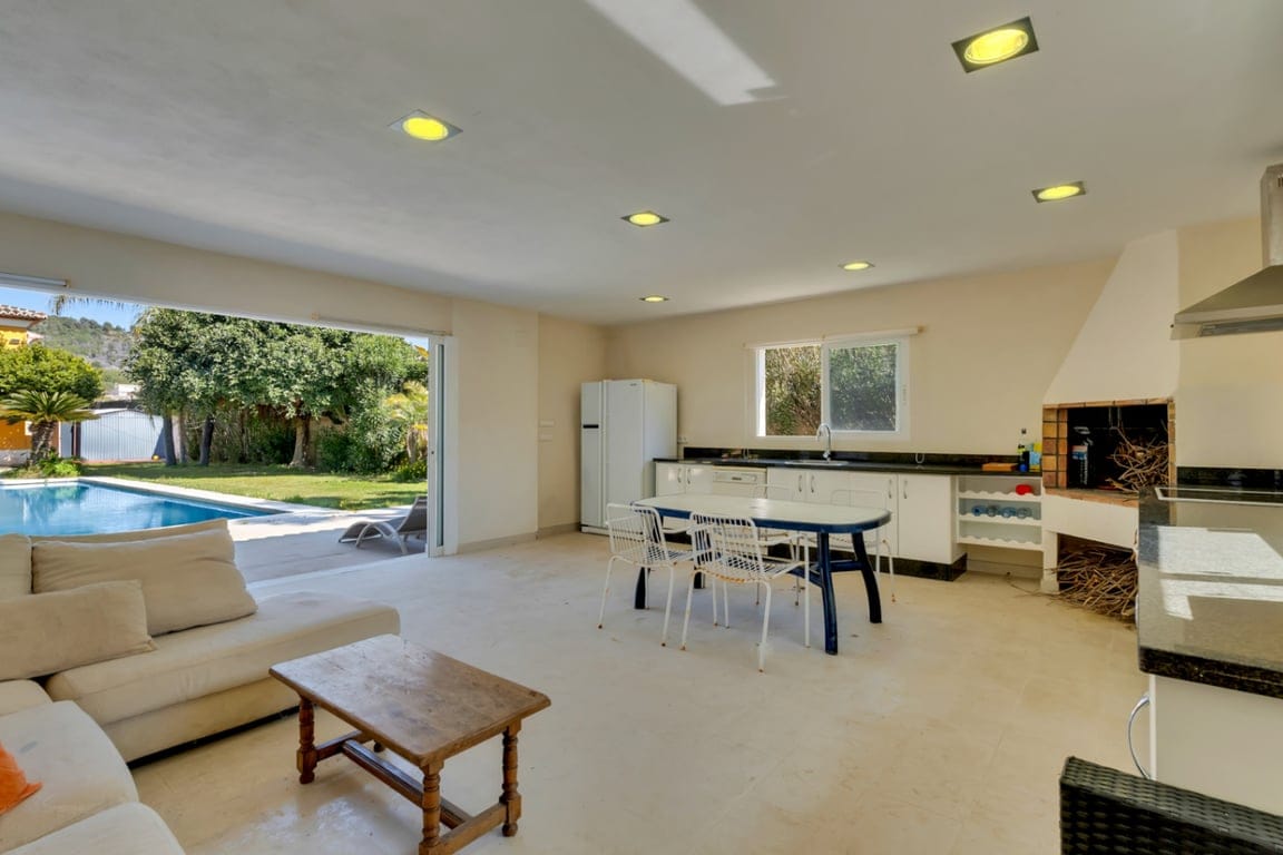 Villa in einer außergewöhnlichen ruhigen Lage, mit weitem Blick und großem Potenzial. - Foto 37