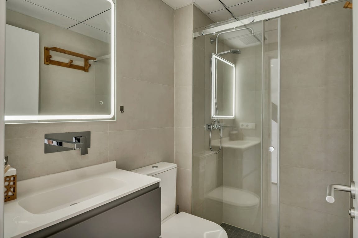 Modern 3-bedroom apartment with a large terrace. - Foto 26