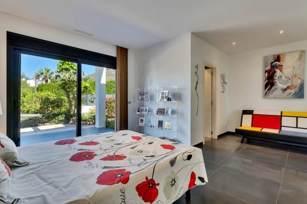 Exclusiva villa moderna con impresionantes vistas abiertas en una demandada zona de Jávea - Foto 37
