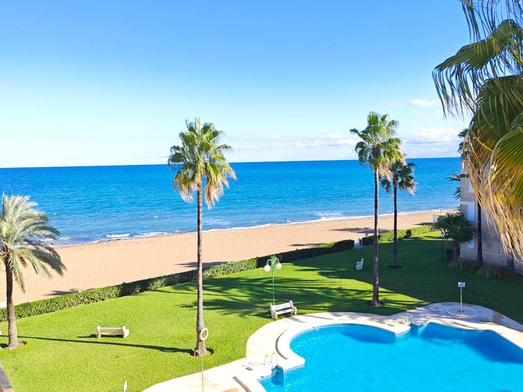 Two-bedroom apartment with sea views for sale in Dénia