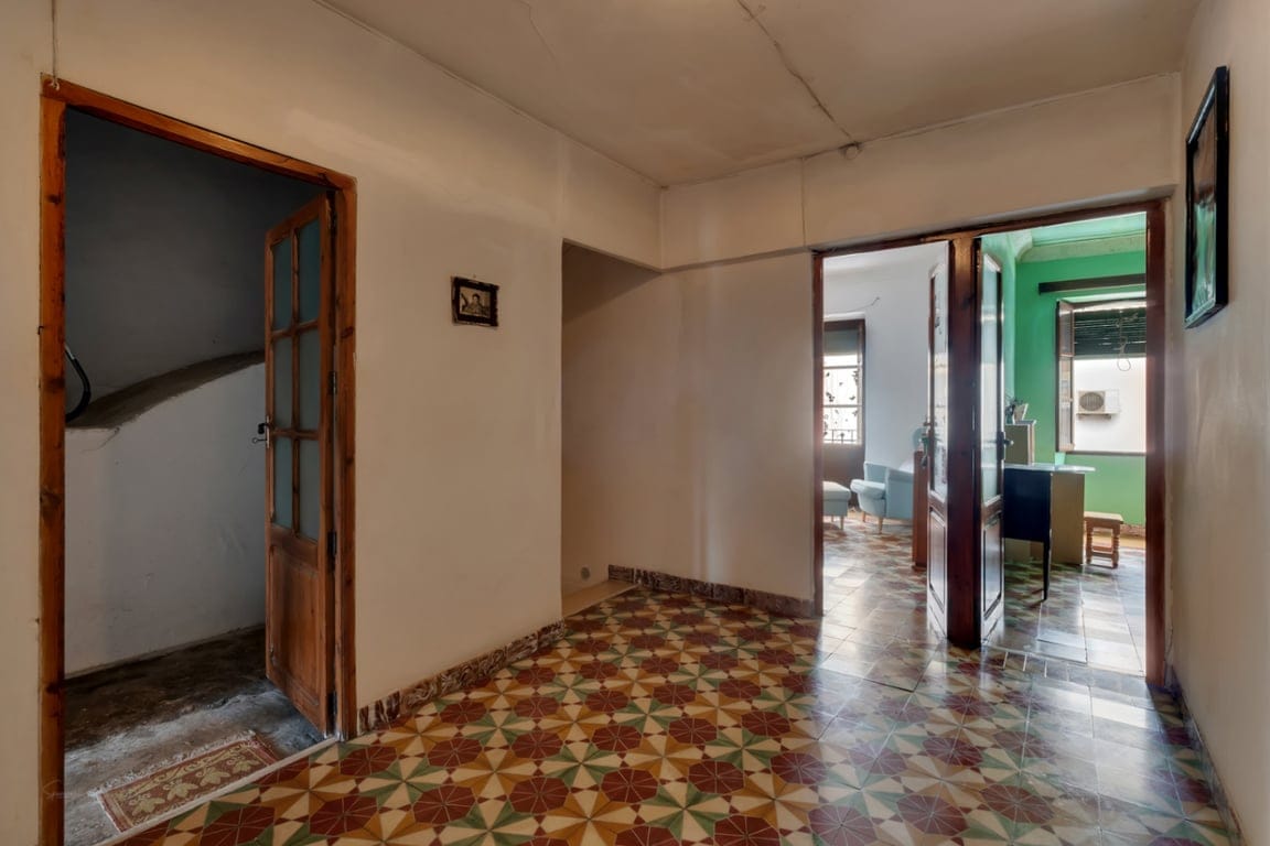 Village house with garage, spacious inner courtyard, and potential to expand the property. - Foto 23