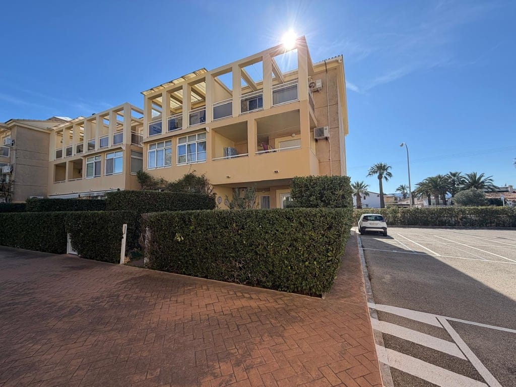 Ground floor with private garden for sale with 2 bedrooms in Playa de les Marines, Denia. - Foto 9