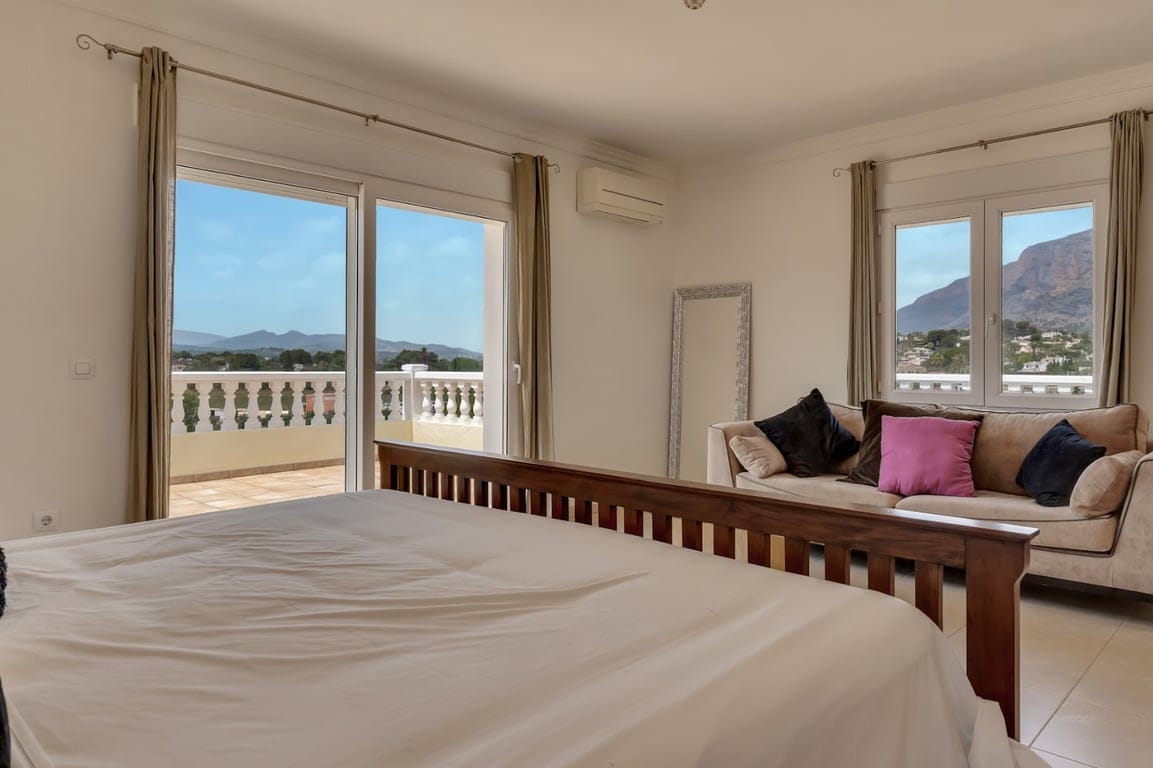 Villa met vrij uitzicht in een rustige omgeving dicht bij het centrum van de stad Jávea - Foto 32