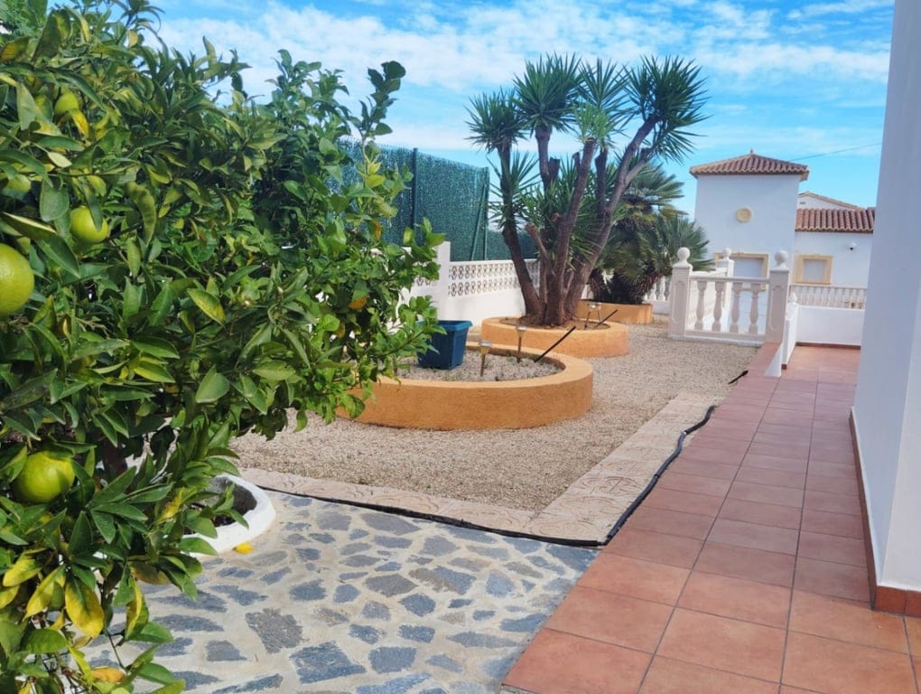 Villa for sale with 4 bedrooms and a pool in Calpe, with sea views. - Foto 17