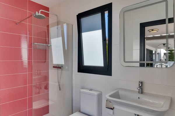 Exclusiva villa moderna con impresionantes vistas abiertas en una demandada zona de Jávea - Foto 52