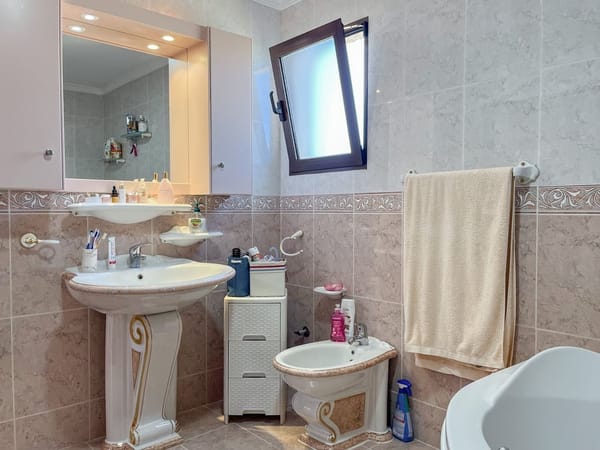 House for sale in Dénia with an active restaurant license in Las Marinas, 500 m from the sea. - Foto 21