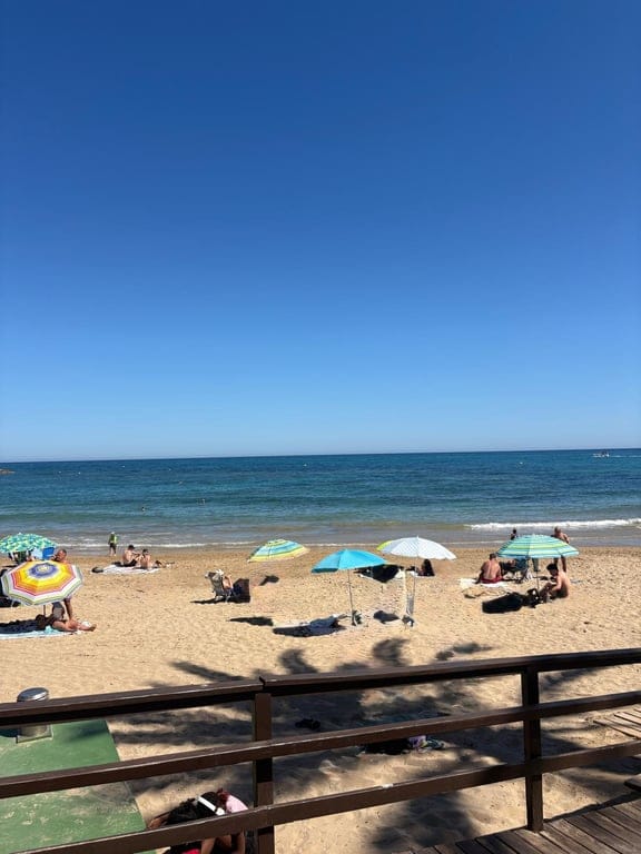 Apartamento en venta de 2 dormitorios en Torrevieja, Alicante. - Foto 39