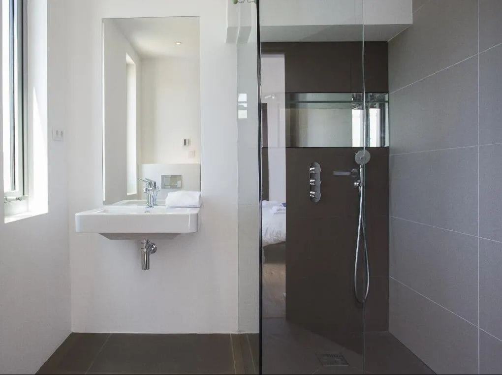 Luxurious modern frontline villa with stunning sea views - Foto 19