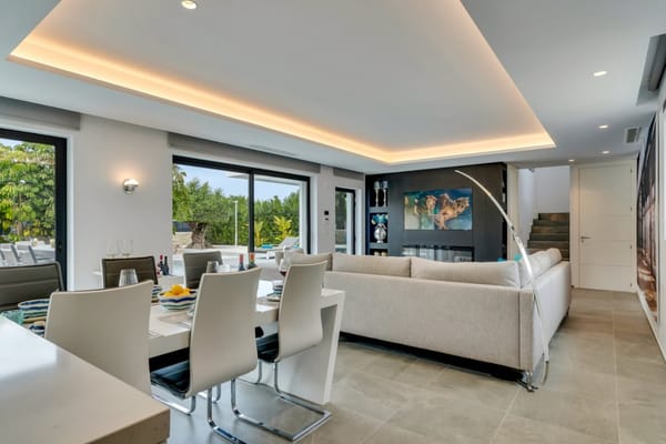 ¡Espectacular villa (2023) con privacidad y materiales de alta calidad! - Foto 19