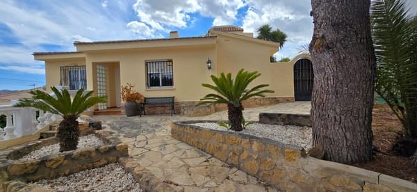 Villa en venta en La Nucía - Foto 1