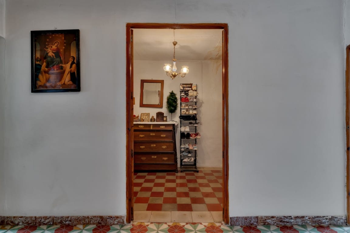 Village house with garage, spacious inner courtyard, and potential to expand the property. - Foto 24