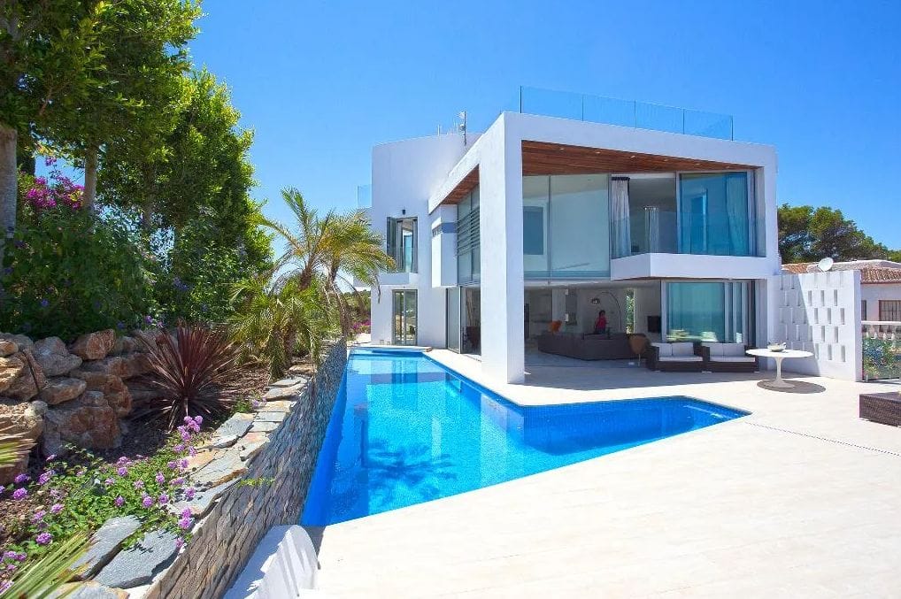 Luxurious modern frontline villa with stunning sea views - Foto 34