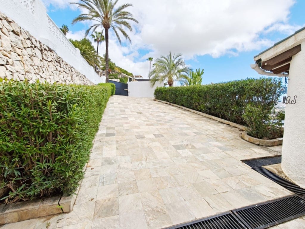 Luxury Villa for Sale with Pool and Sea Views in Pinar del Advocat - Foto 40