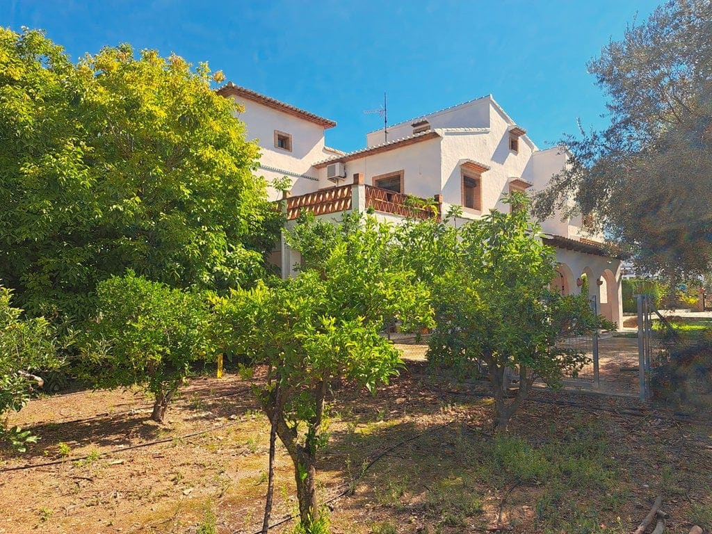 Family villa with pool for sale in Orba - Foto 52