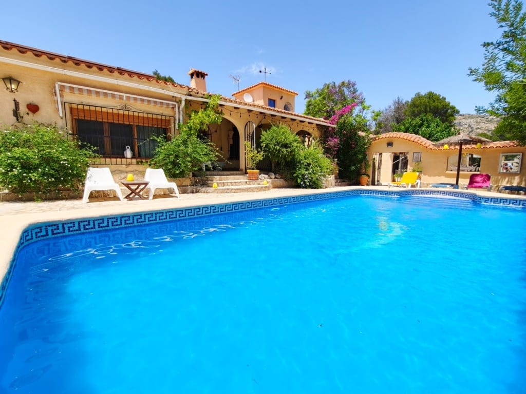 Farm in Castell de Castells for sale with 5 bedrooms, pool, and large land.