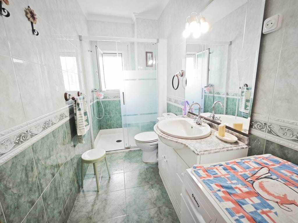 2-bedroom apartment with sea views for sale in the Las Brisas area. - Foto 5