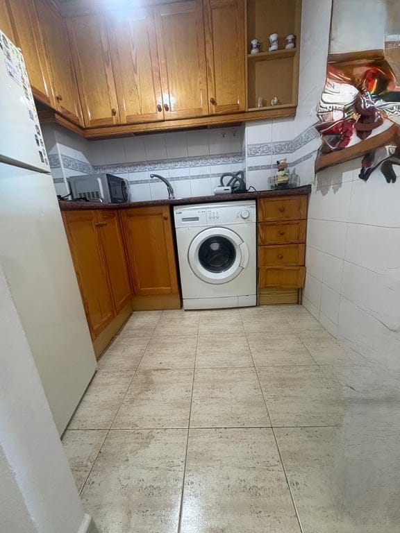 Apartamento en venta de 2 dormitorios en Torrevieja, Alicante. - Foto 16