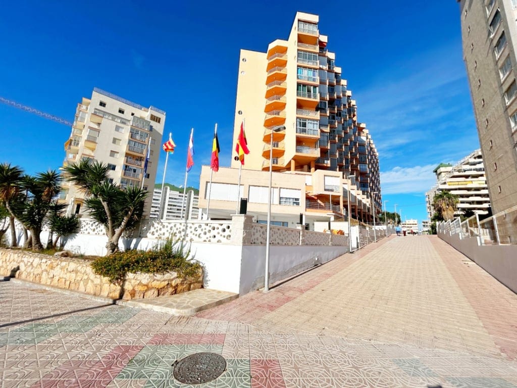 Exclusive apartment for sale on the front line of La Fossa beach in Calpe with incredible sea views. - Foto 8