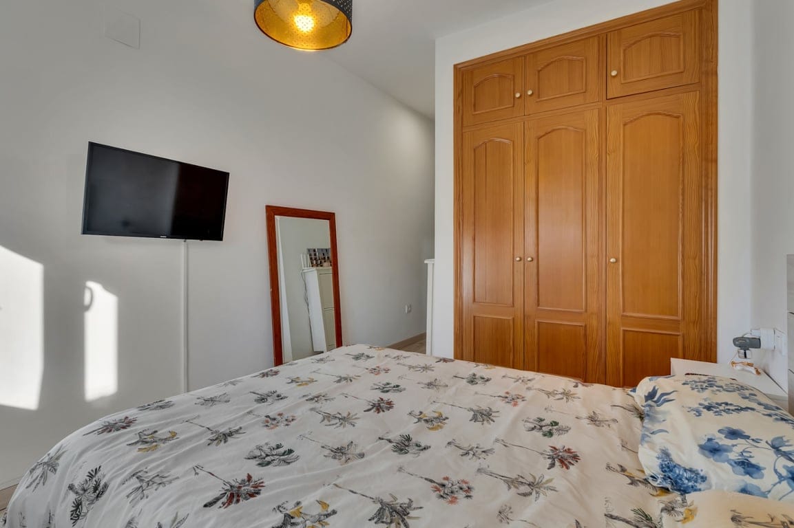 Townhouse with a large south-facing terrace and pool. - Foto 18