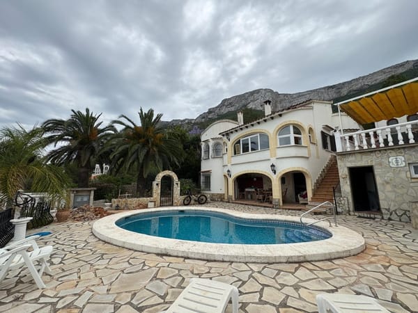 Chalet en venta en Denia, Zona Montgó: 4 habitaciones, piscina privada - Foto 1