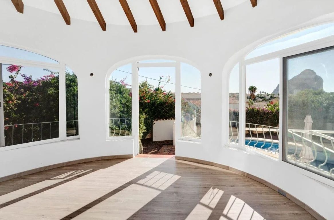 EXCLUSIVE CALPE VILLA: PRIVATE POOL, SPECTACULAR PEÑÓN DE IFACH VIEWS - Prime Investment Opportunity! - Foto 3