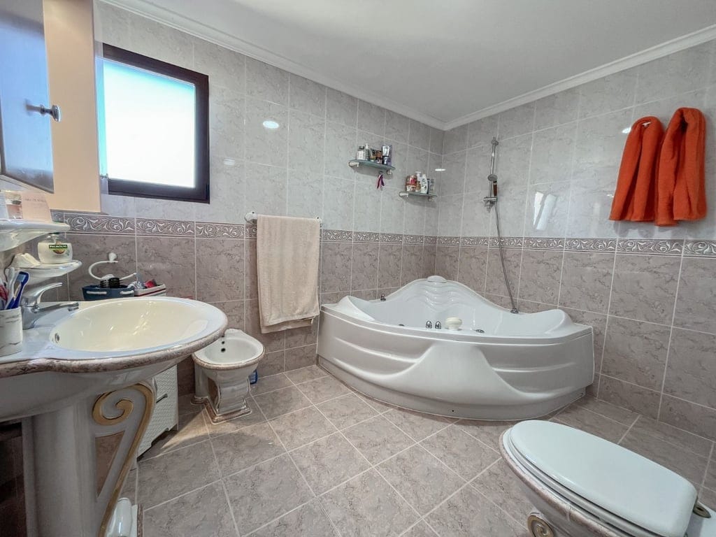 House for sale in Dénia with an active restaurant license in Las Marinas, 500 m from the sea. - Foto 20