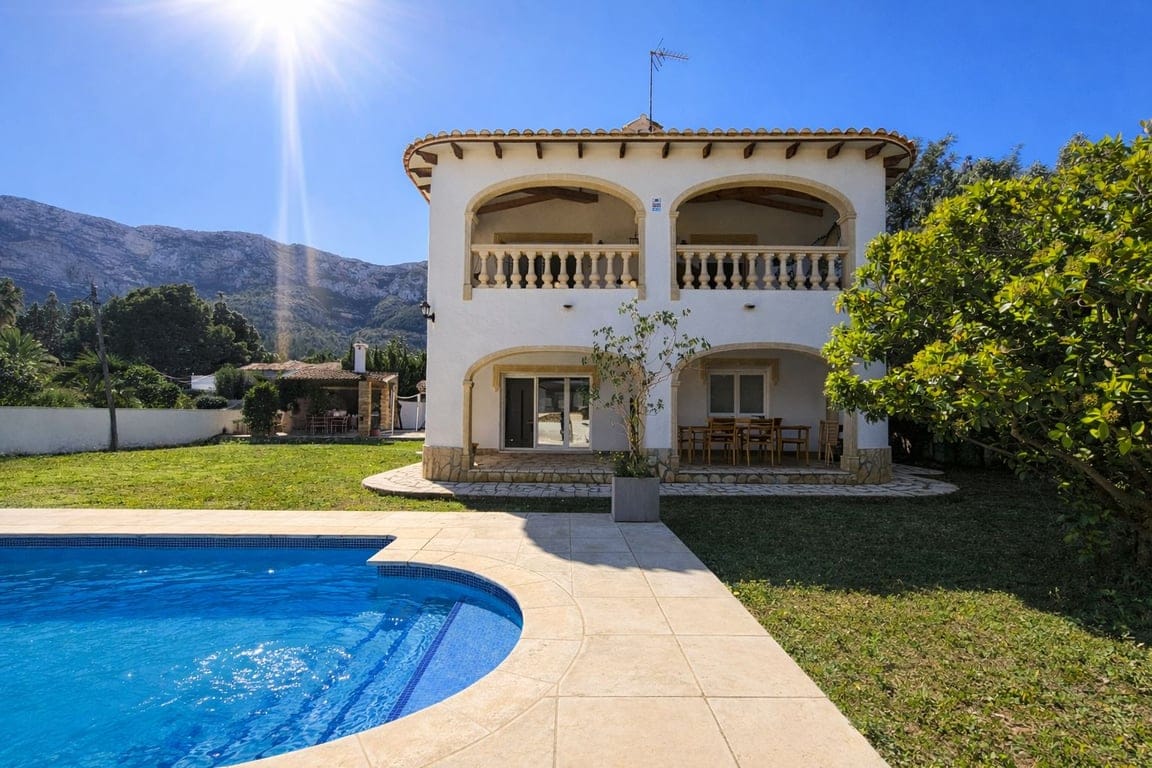 Villa de 3 dormitorios, apartamento de invitados y vistas al mar en el Montgó, Dénia - Foto 2